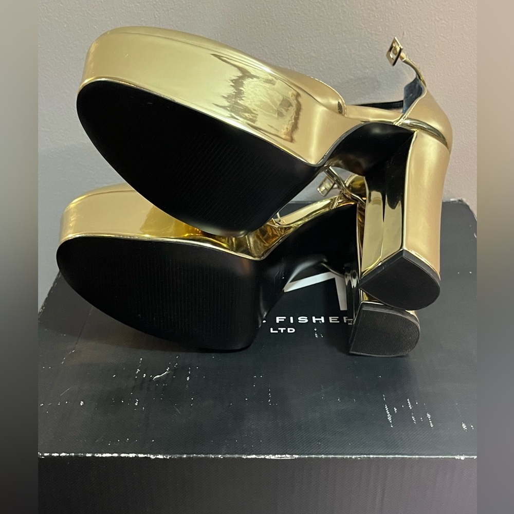 New in Box Marc Fisher Women’s Shiny Gold Platform Heels Size 7. - Picture 6 of 9